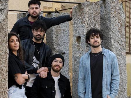 Imagen El grupo segoviano Lacaraba presenta en el Teatro Juan Bravo ‘I. Los restos de la escultura que nunca fui’, su primer disco de estudio