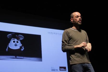 Imagen Miñón explica en un vídeo creado por Paramotion Films cómo funciona y qué rincones esconde el Teatro Juan Bravo