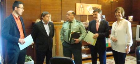 Imagen El covenio entre Diputación y Ministerio del Interior permitirá arreglar siete cuarteles de la guardia civil