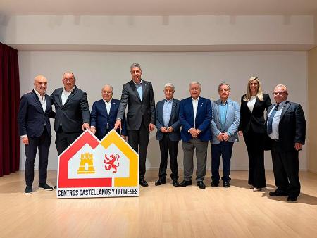 Imagen Miguel Ángel de Vicente visita en Barcelona el Hogar Centro Castellano y Leonés de Cataluña, invitado por el segoviano Claudio García, fundador de M Automoción