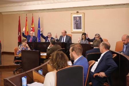 Imagen El Pleno de la Diputación, a falta de la firma de compra venta, culmina la enajenación de las acciones de Quinta Real, que permitirá disponer de otros doce millones de euros