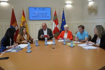 Imagen La Diputación de Segovia y el Colegio Oficial de Farmacéuticos vuelven a unir fuerzas para la detección de personas en situación de vulnerabilidad en el medio rural