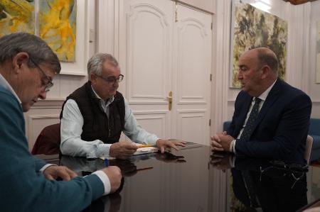 Imagen Los alcaldes de Bernuy de Porreros, Ayllón, Valtiendas y Fuente El Olmo de Fuentidueña trasladan al presidente de la Diputación la situación actual y los proyectos de futuro de sus municipios