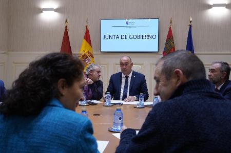 Imagen La Diputación apuesta por la creación de los jóvenes poetas e introduce en el Gil de Biedma un premio para los menores de treinta años